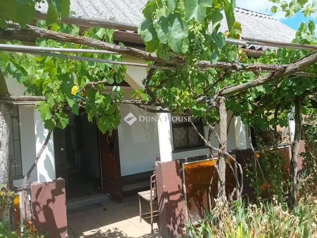 Eladó telek Mezőkomárom, Zártkert 1662 nm