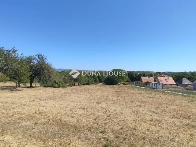 Eladó telek Etyek 7206 nm