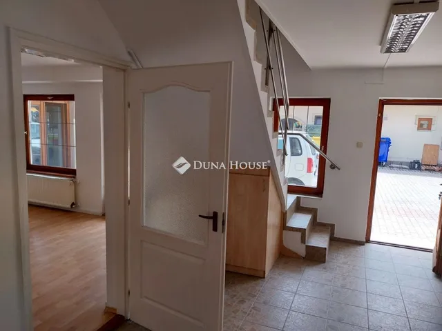 Kiadó kereskedelmi és ipari ingatlan Monor 42 nm