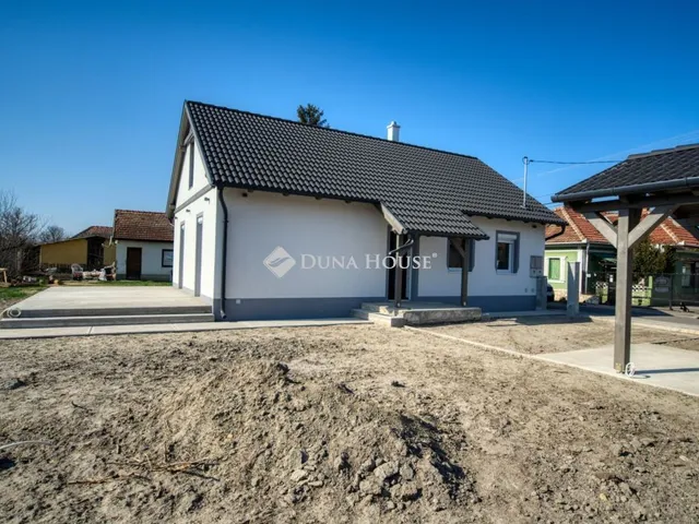 Eladó ház Törtel 68 nm