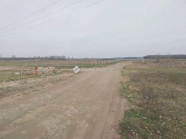 Eladó telek Vasad 6800 nm