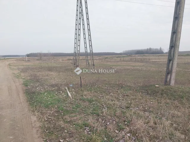 Eladó telek Vasad 6800 nm