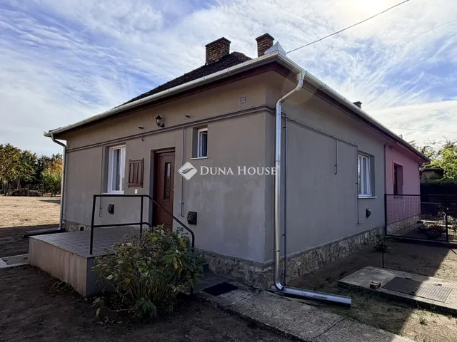 Eladó ház Dánszentmiklós 58 nm