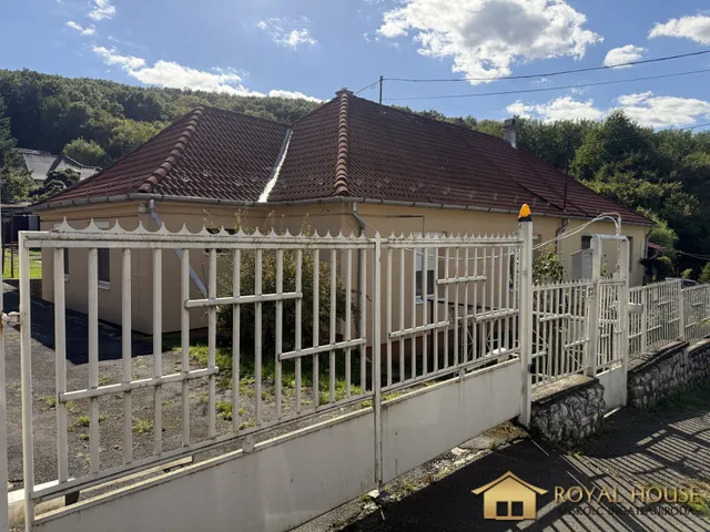Eladó ház Miskolc, Komlóstető 180 nm