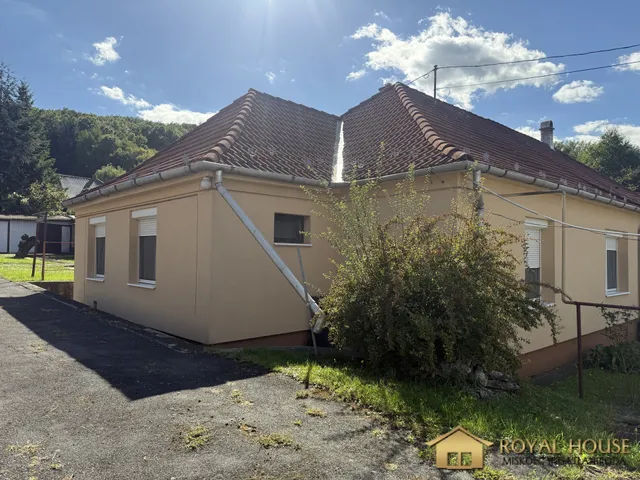 Eladó ház Miskolc, Komlóstető, Vörös Bérc utca 180 nm