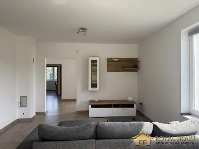 Kiadó ház Mályi, Pipacs utca 190 nm