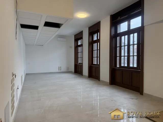 Kiadó kereskedelmi és ipari ingatlan Miskolc, Belváros 130 nm