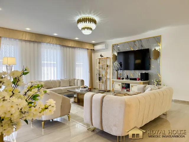 Eladó ház Felsőzsolca, Árpád fejedelem útja 296 nm