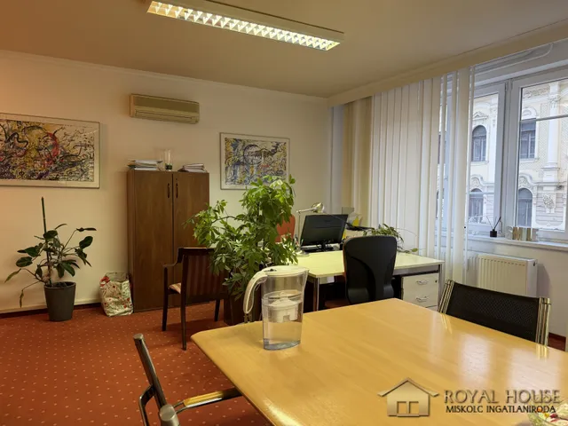 Kiadó kereskedelmi és ipari ingatlan Miskolc, Belváros, Széchenyi István út 73 nm