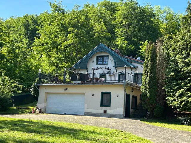 Eladó ház Gyűrűs 180 nm