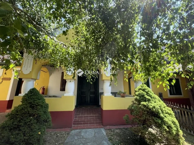 Eladó kereskedelmi és ipari ingatlan Kondorfa 432 nm