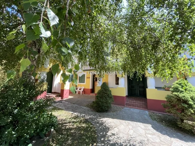 Eladó kereskedelmi és ipari ingatlan Kondorfa 432 nm