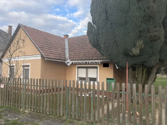 Eladó ház Nádasd 76 nm