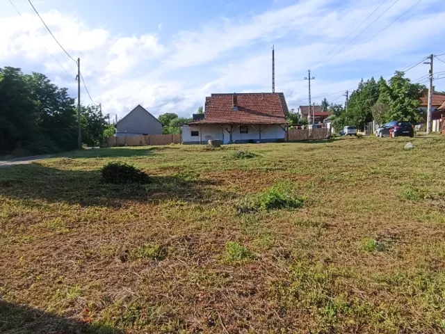 Eladó telek Erdőkertes, Nyíres 1105 nm