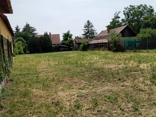 Eladó telek Püspökladány 700 nm