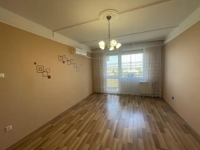 Eladó lakás Tiszaújváros, Szent István út 37 nm