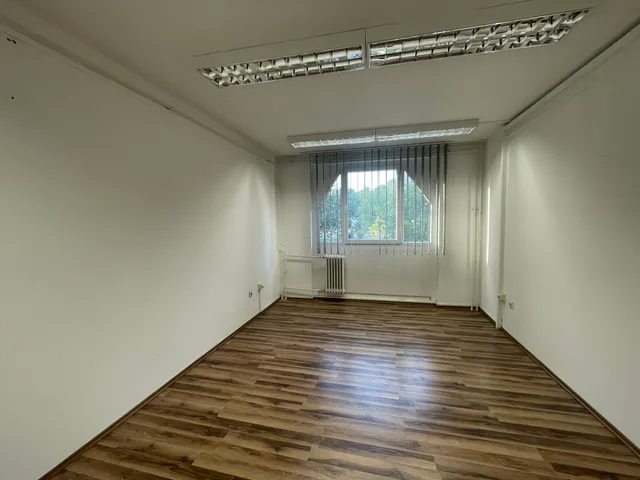 Kiadó kereskedelmi és ipari ingatlan Miskolc, Belváros, Jókai Mór 36 nm