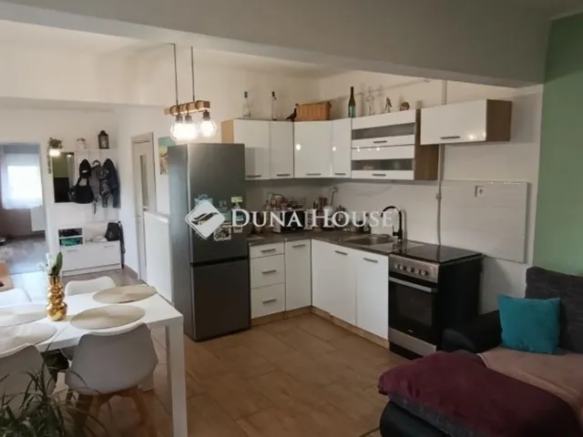 Eladó ház Molnári 45 nm