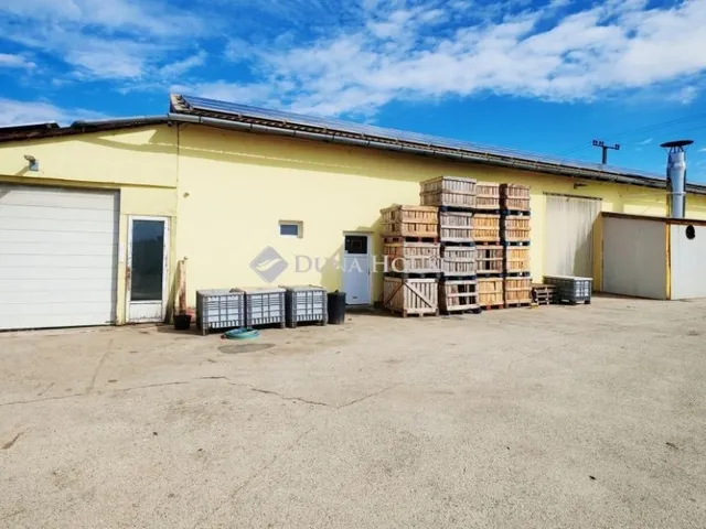 Eladó kereskedelmi és ipari ingatlan Berzence 400 nm