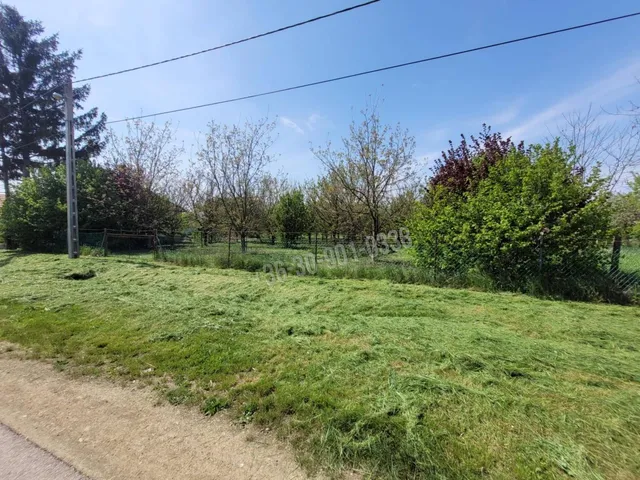 Eladó telek Lőrinci 1050 nm