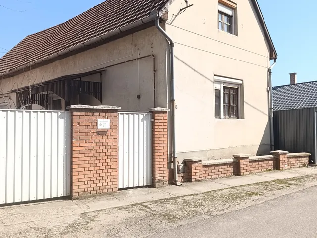 Kiadó ház Hajdúböszörmény 80 nm