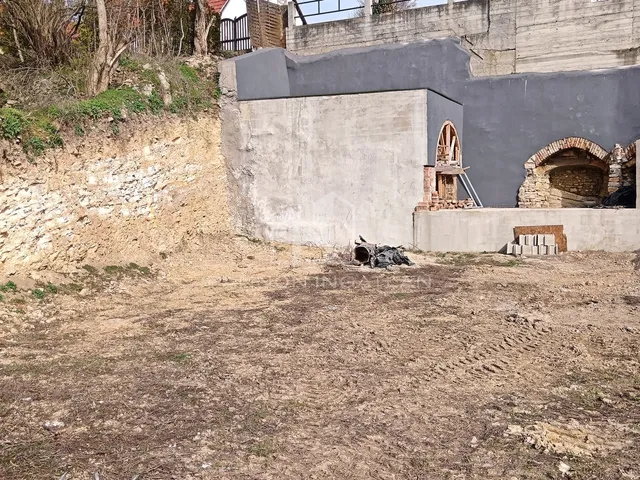 Eladó telek Veszprém 253 nm
