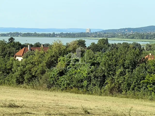 Eladó telek Balatonfűzfő 2850 nm