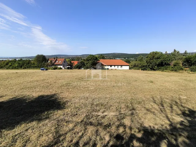 Eladó telek Balatonfűzfő 2850 nm