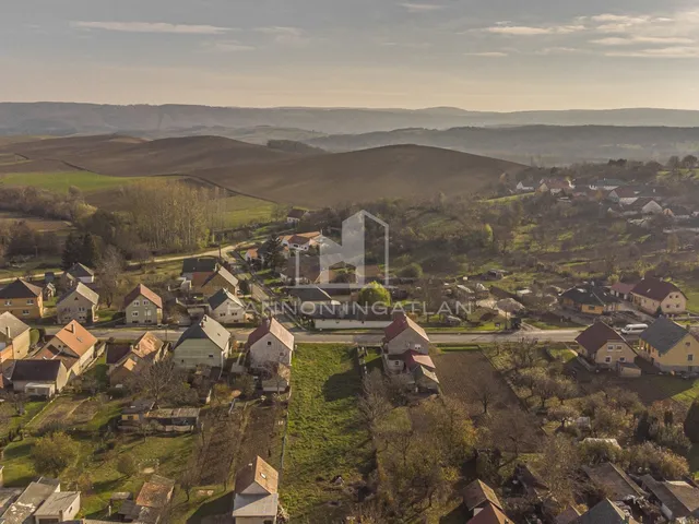 Eladó telek Csetény 861 nm