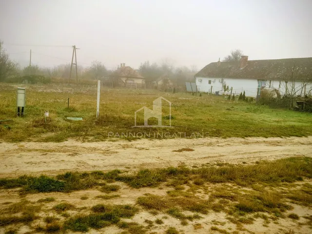 Eladó telek Sárszentmihály 978 nm