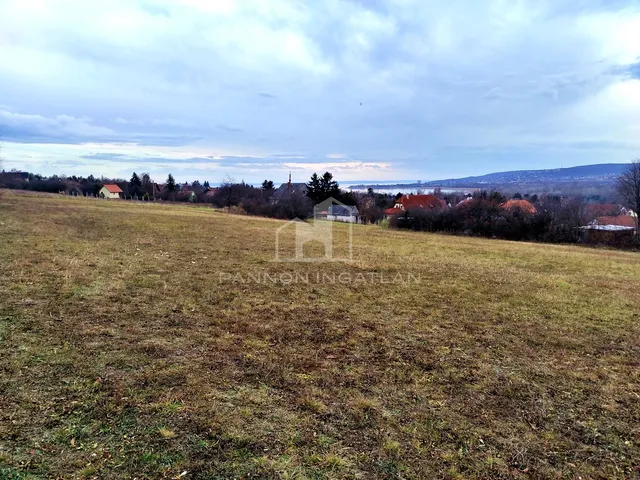 Eladó telek Balatonfűzfő 2850 nm