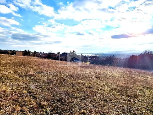 Eladó telek Balatonfűzfő 2220 nm