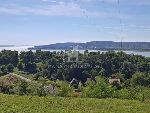 Eladó telek Balatonfűzfő 800 nm