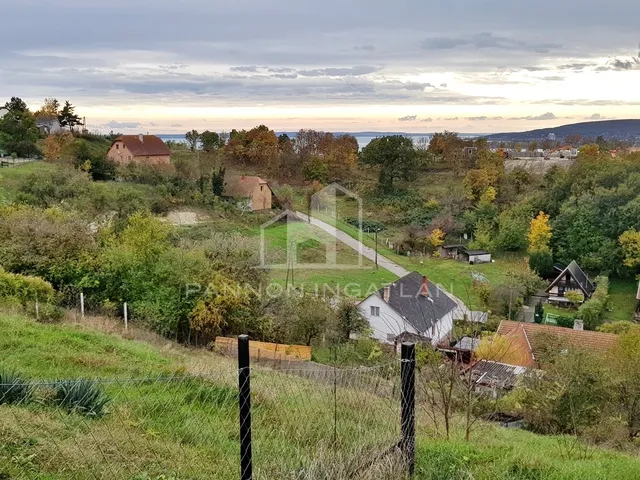 Eladó telek Balatonfűzfő 800 nm