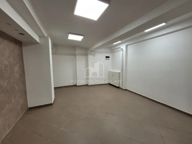 Kiadó kereskedelmi és ipari ingatlan Veszprém 25 nm