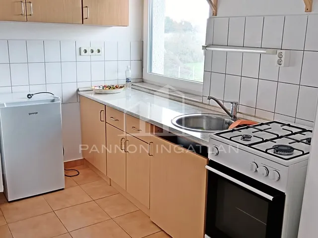 Kiadó kereskedelmi és ipari ingatlan Veszprém 39 nm