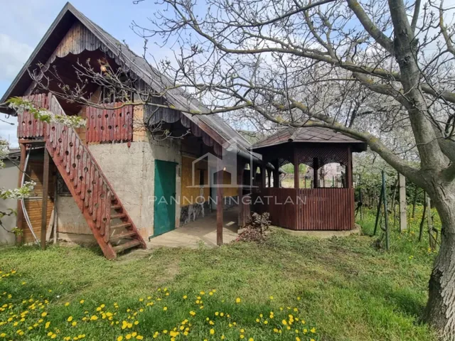 Eladó telek Somlójenő 2133 nm