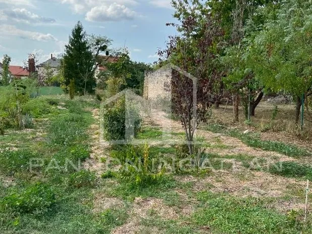 Eladó telek Magyarpolány 1946 nm