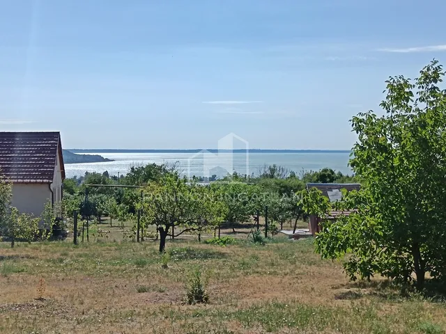 Eladó telek Balatonalmádi 1652 nm