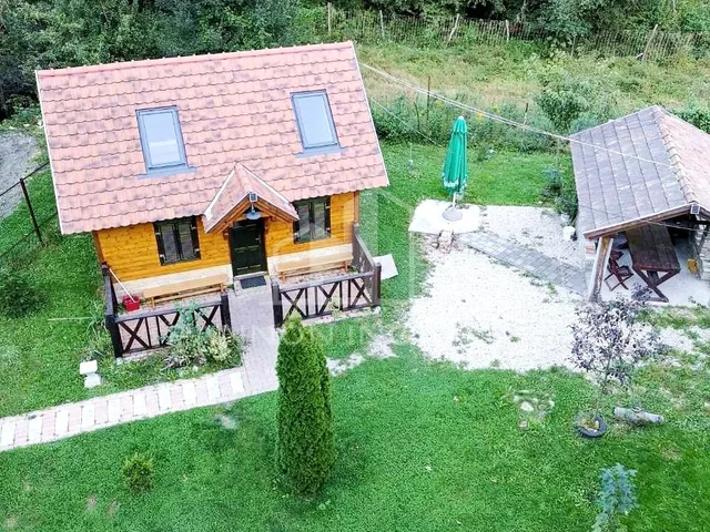 Eladó kereskedelmi és ipari ingatlan Ajka 1293 nm