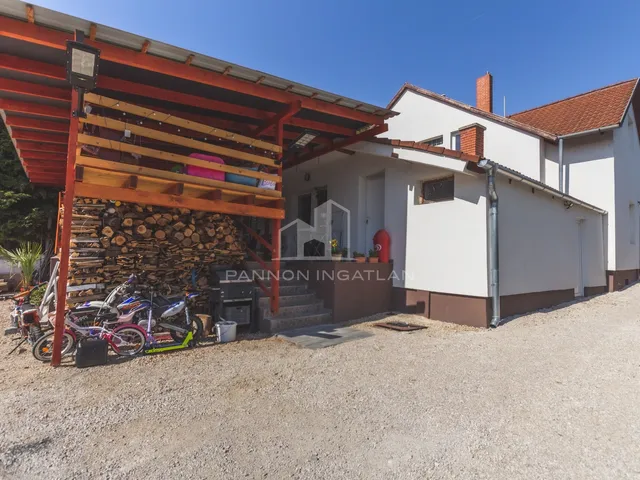 Eladó ház Balatonfűzfő 221 nm