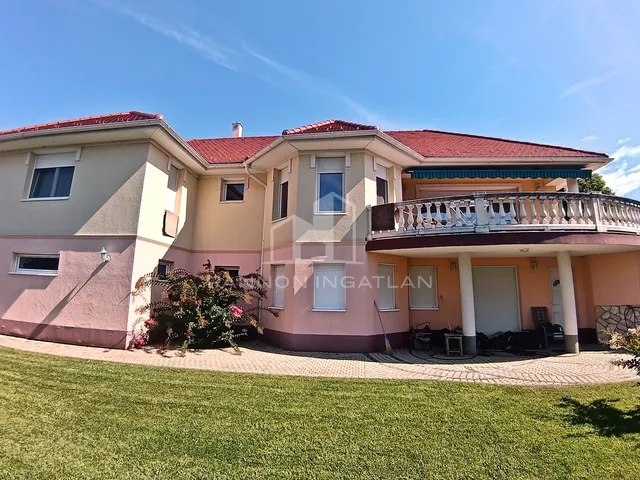 Eladó ház Balatonalmádi 225 nm