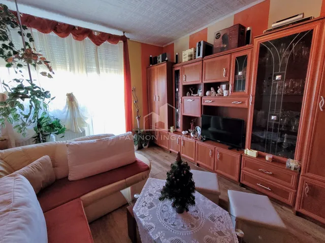 Eladó lakás Hajmáskér 42 nm