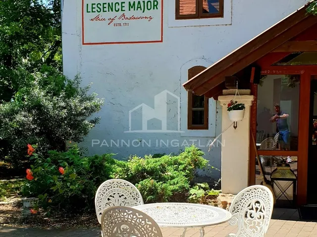 Eladó kereskedelmi és ipari ingatlan Lesencetomaj 690 nm