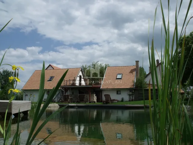 Eladó kereskedelmi és ipari ingatlan Lesencetomaj 690 nm