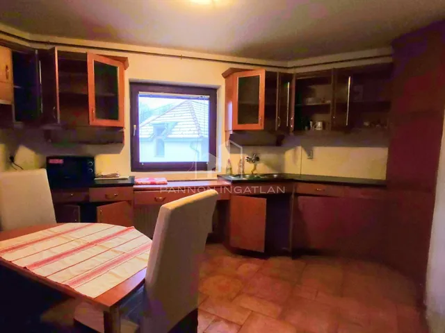 Kiadó ház Veszprém 72 nm