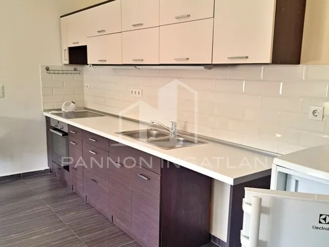 Kiadó lakás Úrkút, Május 1 tér 44 nm