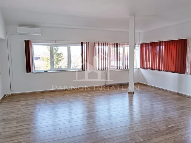 Kiadó lakás Veszprém 105 nm