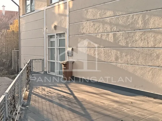 Kiadó lakás Veszprém, Stadion utca 105 nm