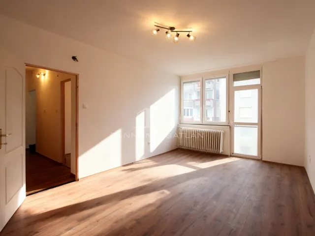 Eladó lakás Hajmáskér, Jókai Mór lakótelep 42 nm